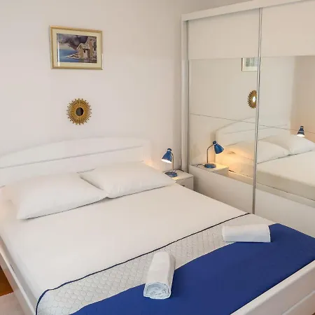 Apartamento Ana-1 By Interhome Supetar