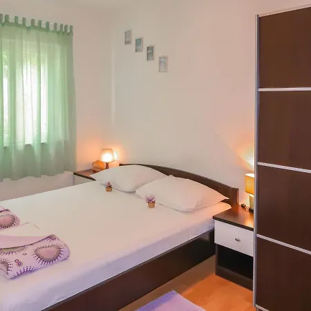 Apartamento Ana-1 By Interhome